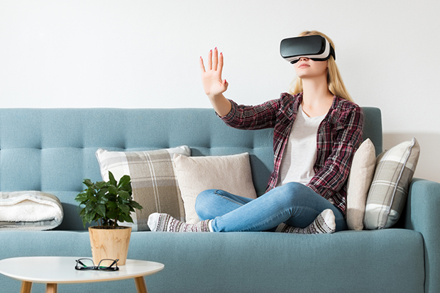 Lifestyle virtual reality concept. woman wearing virtual reality glasses