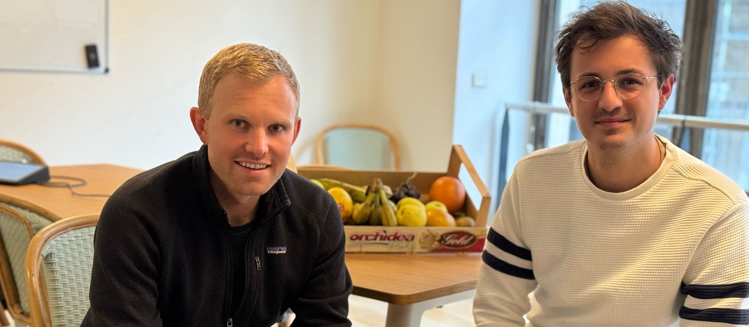 Le Chef Du Restaurant Passe Une Commande D'épicerie De Cuisine à L'aide  D'une Tablette Generative Ai